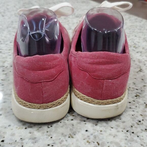 Vionic Pink Sneakers with White Laces - Picture 4 of 10